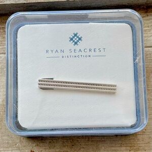 Ryan Seacrest Distinction brand tie clip